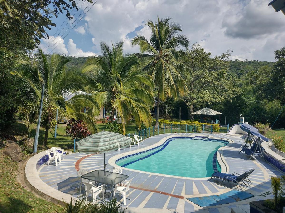 Hotel Campestre El Salitre 比列塔 外观 照片