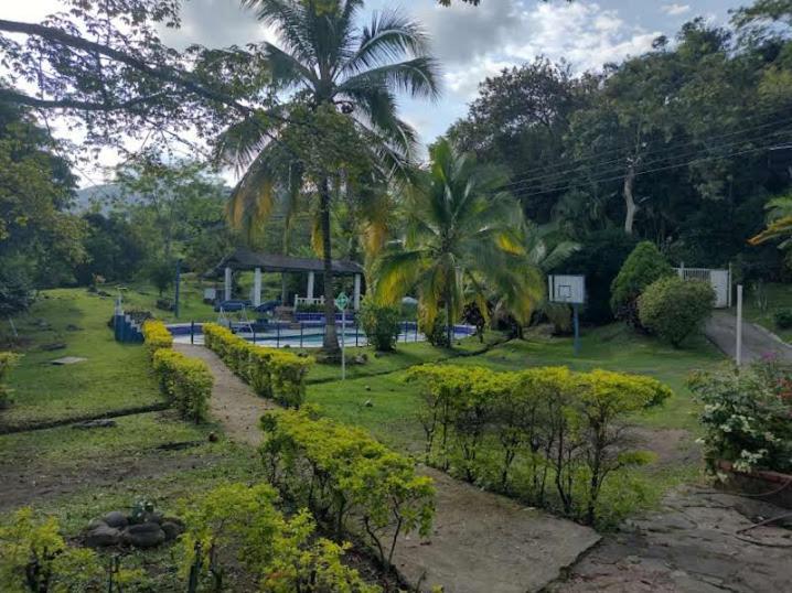 Hotel Campestre El Salitre 比列塔 外观 照片